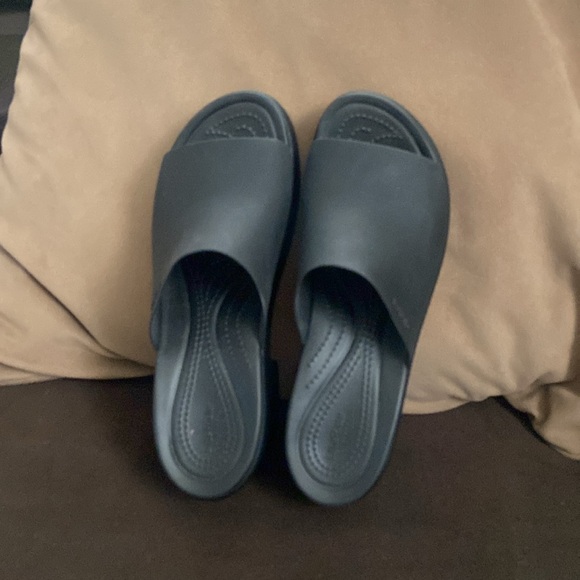 Crocs black Brooklyn Block heel slides. Worn once, like new, excellent condition - Picture 3 of 4